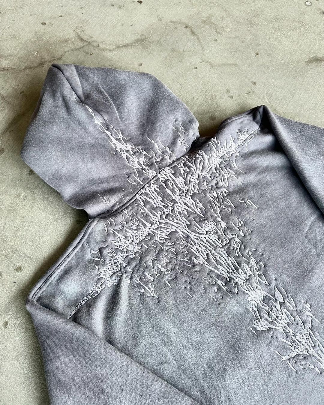Bestickter Kapuzenpullover (KOSTENLOSER VERSAND）